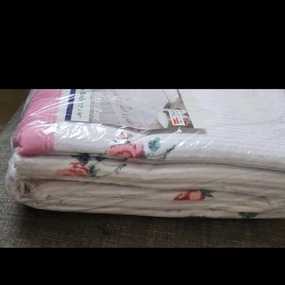 Home Designs Full/ Twin Petite  Rose Pattern Blanket Vintage New Sealed - Picture 2 of 7